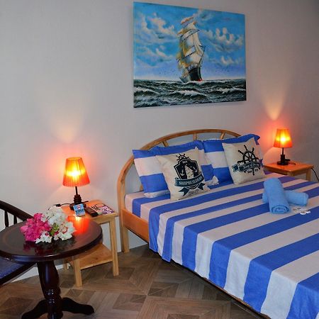 Captain'S Lodge And Bar Panglao-stad Buitenkant foto