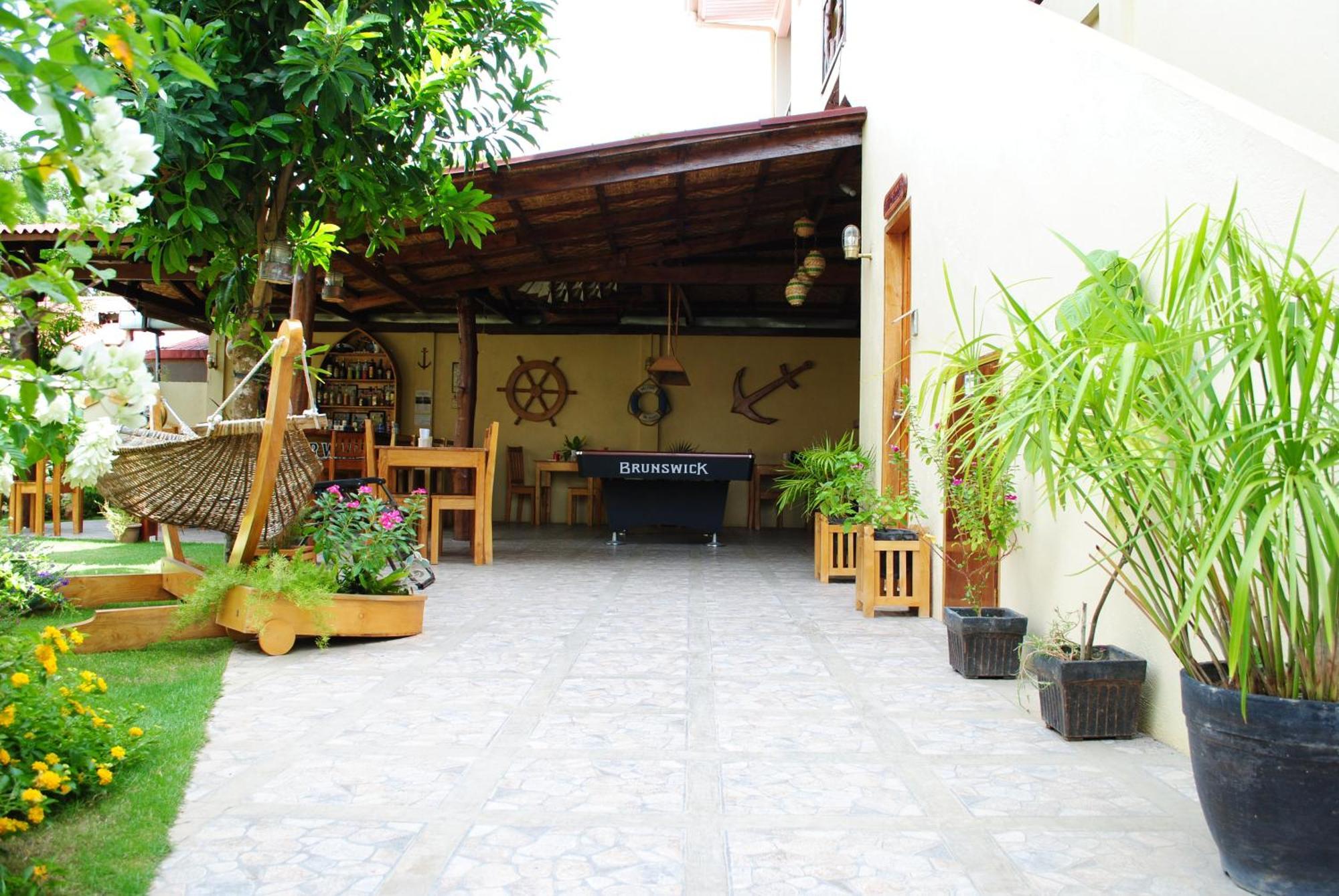 Captain'S Lodge And Bar Panglao-stad Buitenkant foto