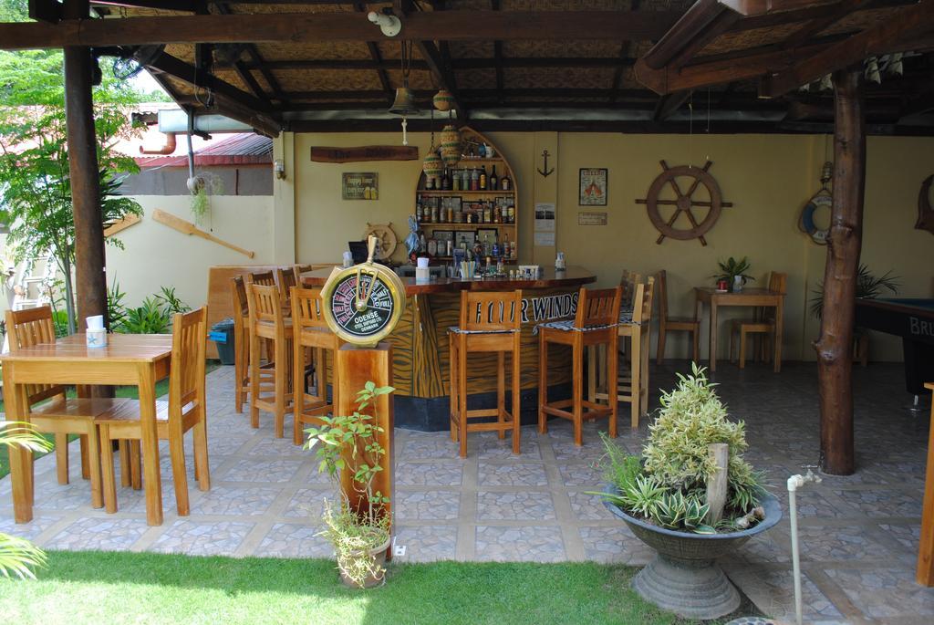 Captain'S Lodge And Bar Panglao-stad Buitenkant foto
