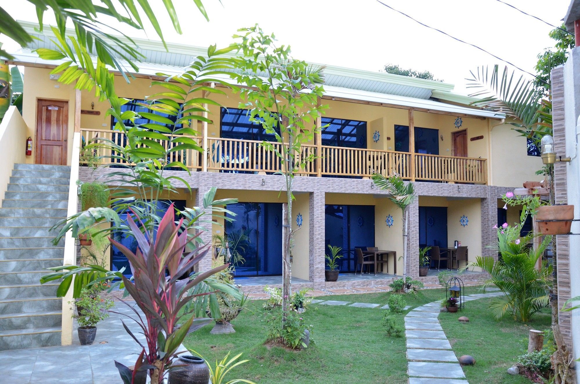 Captain'S Lodge And Bar Panglao-stad Buitenkant foto